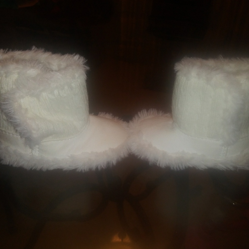 Carter's knit w/ faux fur booties/ boots az 3 baby